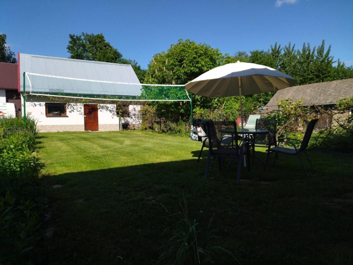 Gospodarstwo Agroturystyczne Borówkowy Bukiet Smaków Iwkowa Exterior foto